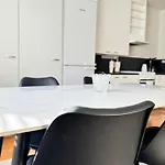 Ilona Apartment, Escape 2 *