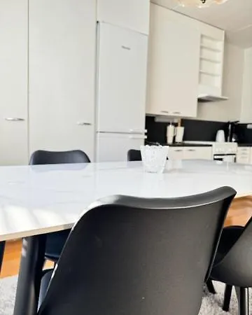 Ilona Apartment, Escape 2 *