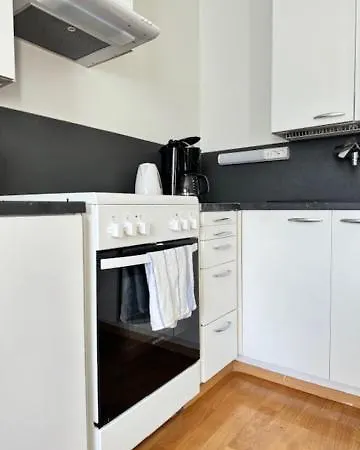 Ilona Apartment, Escape 2 アパート コトカ