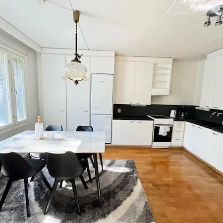 Ilona Apartment, Escape 2