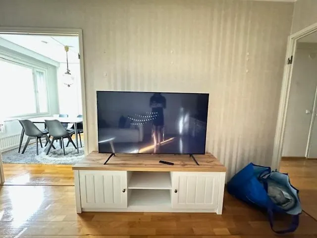 Ilona Apartment, Escape 2